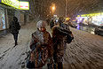 Обильный снег, выпавший в Москве накануне и в ночь на среду, и установившийся легкий мороз не привели к ожидавшимся значительным затруднениям в движении транспорта.