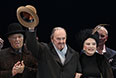 В Москве на 86-ом году жизни скончался актер Юрий Яковлев. На фото: Яковлев принимает поздравления в честь 85-летия. 2013 год.