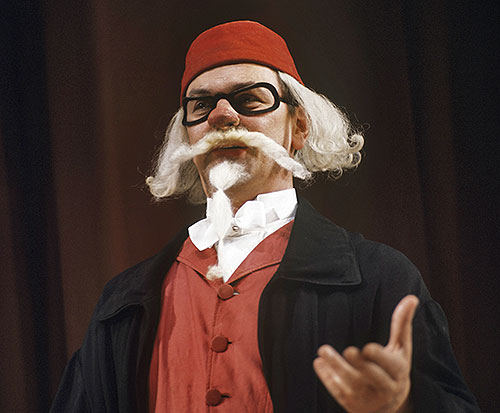 Юрий Яковлев в роли Панталоне в сцене из спектакля итальянского драматурга Карло Гоцци "Принцесса Турандот". Московский академический театр имени Е.Вахтангова. 1971 год