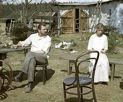 Кадр из фильма "Чайка" Ю.Карасика. Юрий Яковлев в роли Григорина, Людмила Савельева в роли Нины Заречной. 1970 год