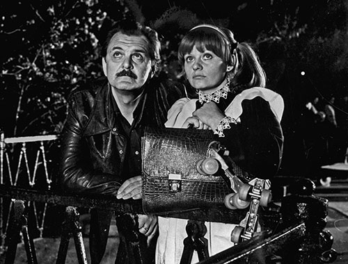 "Нигде и никогда, ни в одном городе мира, ты уж мне поверь, это правда, звезды не светят так ярко и пленительно, как в городе детства", - Яковлев в роли Михаила Соломатина и Ирина Муравьева в роли Нины Соломатиной в фильме "Карнавал" Т.Лиозновой. 1981 год