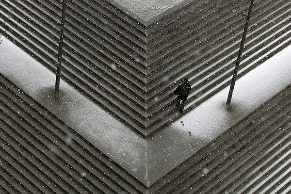 Снег над центральной железнодорожной станцией в Берлине.