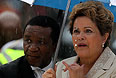 Президент Бразилии Дилма Руссеф (справа).