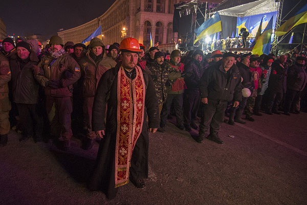 Митингующие на майдане готовятся к противостоянию с "Беркутом".