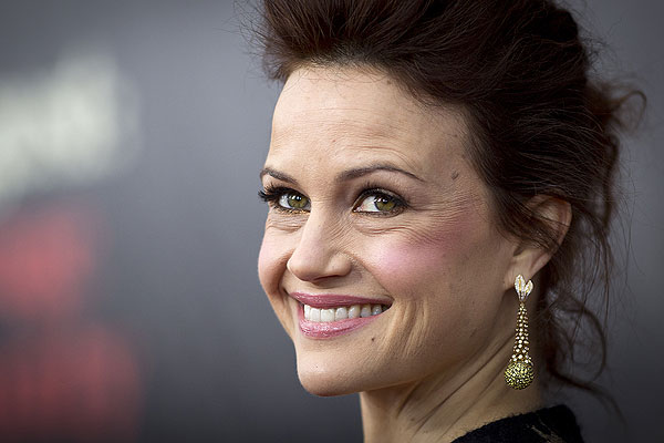 Карла Гуджино на премьере фильма "Август" режиссера Джона Уэллса в Нью-Йорке.