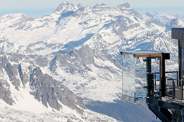 Площадка установлена на вершине Эгюий-дю-Миди (высота 3842 метра)