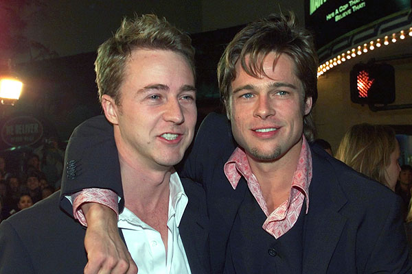 Эвард Нортон и Брэд Питт на премьере фильма "Бойцовский клуб".