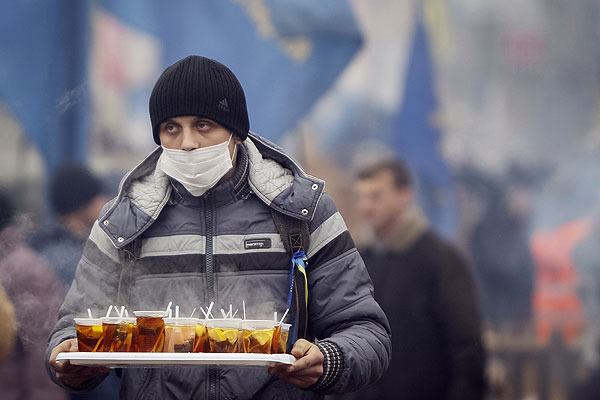 Чай для сторонников евроинтеграции Украины на баррикадах в центре Киева.