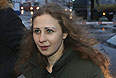Участница Pussy Riot Мария Алехина в понедельник утром вышла из колонии N2 в Нижнем Новгороде, где она отбывала наказание.