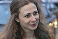 Участница Pussy Riot Мария Алехина в понедельник утром вышла из колонии N2 в Нижнем Новгороде, где она отбывала наказание.