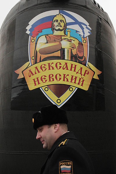 Акт приема-передачи атомного ракетного подводного крейсера стратегического назначения "Александр Невский" проекта 955 "Борей" подписан в понедельник на северодвинском предприятии "Севмаш".