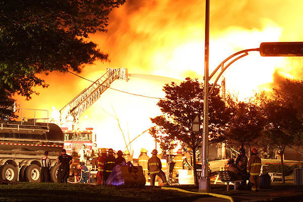 Взрыв состава с нефтью в Канаде