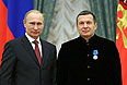Президент России Владимир Путин и телеведущий Владимир Соловьев во время церемонии вручения государственных наград Российской Федерации в Кремле.