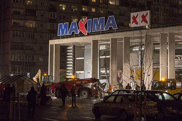 Обрушение торгового центра в Риге