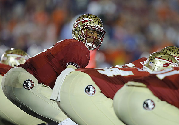 Квотербэк команды Florida State Seminoles Джамес Уинстон во время игры против Auburn Tigers.