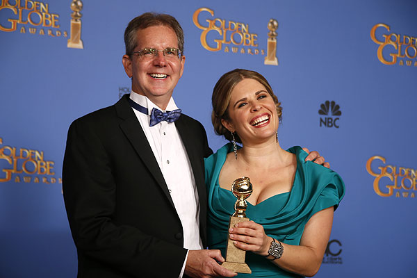 Режиссеры Крис Бак и Дженнифер Ли с наградой за лучший анимационный фильм. Им признан мультфильм "Холодное сердце".