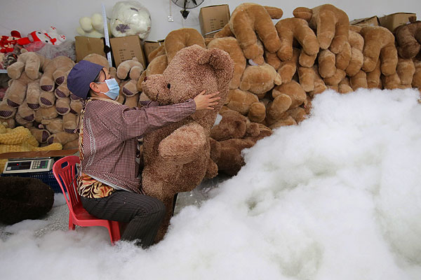 Так рождаются плюшевые мишки в Китае.