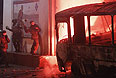 В ходе столкновений в центре Киева сгорела милицейская спецтехника.