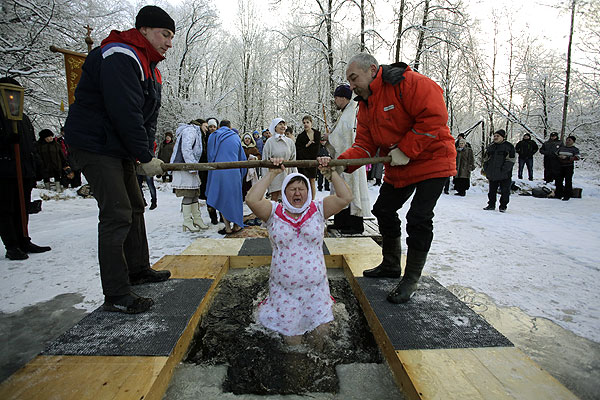 Крещенские купания в Стрельне.