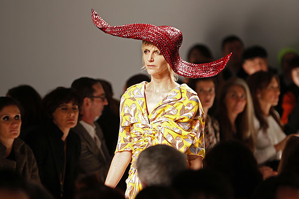 На коллекцией легендарного дома Schiaparelli работал дизайнер Марко Занини.