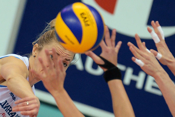 Игрок ЖВК "Динамо" Марина Марченко в матче женской Европейской Лиги чемпионов 2013/14 между ВК "Динамо-Казань" (Россия, Казань) и ЖВК "Динамо" (Россия, Москва).