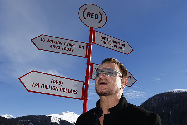 Основатель благотворительной организации RED Боно.