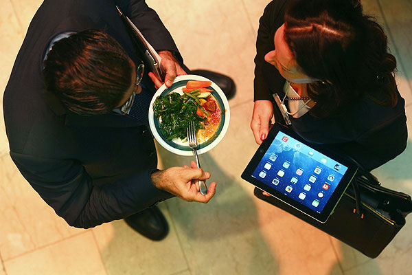 Обеденный перерыв на форуме.