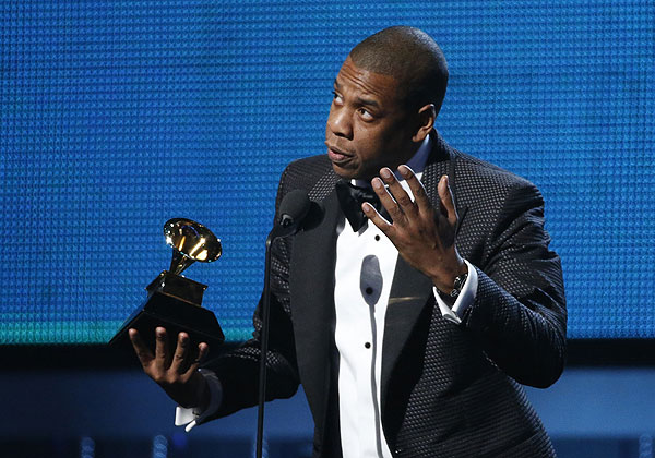 Хип-хоп исполнитель Jay-Z получает награду за лучшую рэп-композицию Holy Grail.