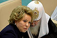 Председатель Совета Федерации РФ Валентина Матвиенко и патриарх Московский и Всея Руси Кирилл на парламентских слушаниях в Совете Федерации РФ.