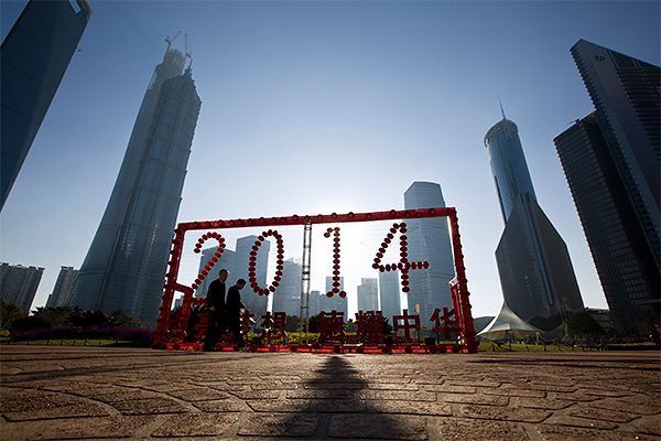 Китай встречает год синей деревянной лошади.
