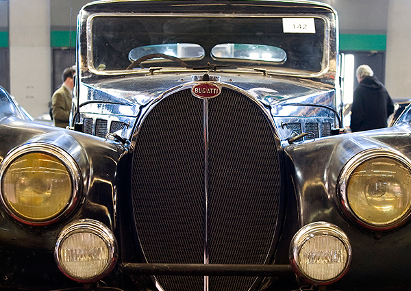 Bugatti Type 57S Atalante, 1937 год. Ожидается, что эта машина принесет несколько миллионов долларов на грядущем аукционе ретро-автомобилей.