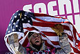 Американец Сейдж Коценбург (первое место) после окончания финала слоупстайла на соревнованиях по сноуборду среди мужчин на XXII зимних Олимпийских играх в Сочи.