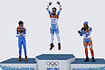 Призеры в скоростном спуске среди мужчин в соревнованиях по горнолыжному спорту на XXII зимних Олимпийских играх в Сочи во время цветочной церемонии (слева направо): Кристоф Иннерхофер (Италия) - серебряная медаль, Маттиас Майер (Австрия) - золотая медаль, Хьетиль Янсруд (Норвегия) - бронзовая медаль.