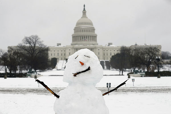 Конгресс США взял под охрану снеговик.