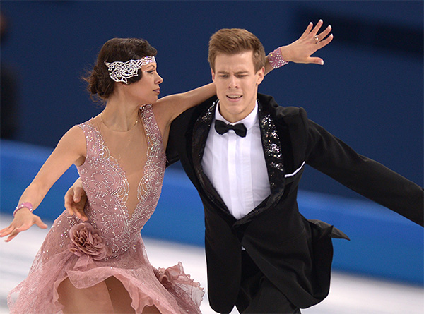 Елена Ильиных и Никита Кацалапов (Россия) выступают в короткой программе танцев на льду на соревнованиях по фигурному катанию на XXII зимних Олимпийских играх в Сочи.