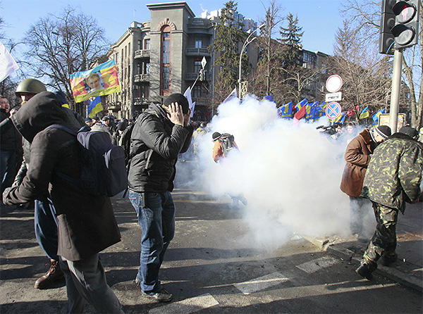 В результате беспорядков в центре Киева есть пострадавшие.