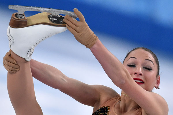 Элене Гедеванишвили (Грузия) выступает в произвольной программе женского одиночного катания на соревнованиях по фигурному катанию.