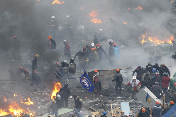 На Украине третий день продолжается противостояние оппозиции и государственной власти. Столкновения на улицах городов перерастают в настоящие бои. Сторонам пока не удается прийти к компромиссу.
