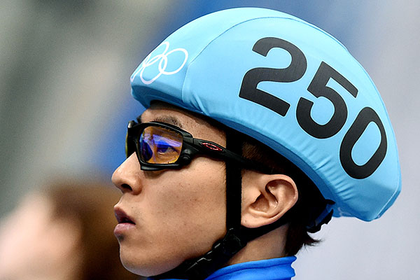 Мужская сборная России по шорт-треку стала обладателем "золота" зимней Олимпиады в Сочи, став лучшей в эстафете на 5000 м.  Российская команда, в составе которой выступили Виктор Ан, Семен Елистратов, Владимир Григорьев и Руслан Захаров преодолела дистанцию за 6 минут 42,1 секунды, что является новым олимпийским рекордом.