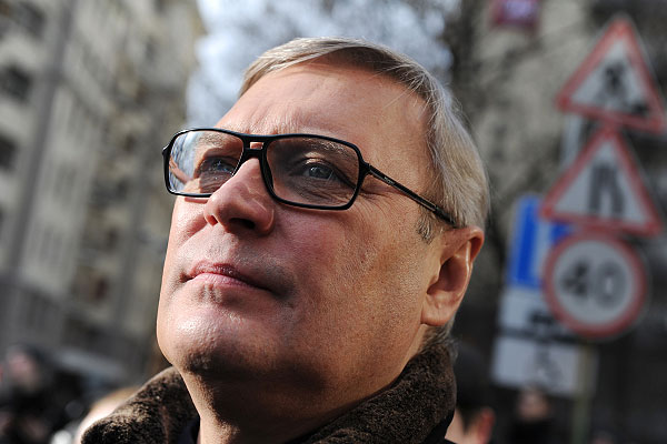 Политик, сопредседатель партии РПР-ПАРНАС Михаил Касьянов у здания Замоскворецкого суда Москвы.