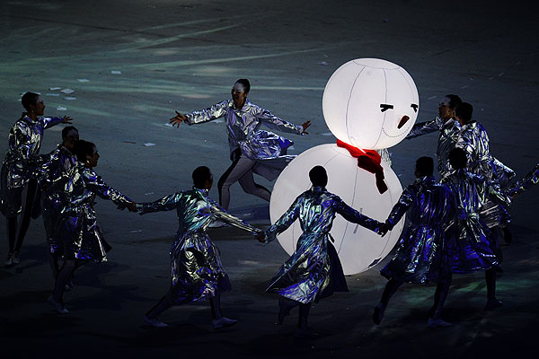 Презентация Олимпиады 2018 в корейском Пхенчхане во время церемонии закрытия XXII зимних Олимпийских игр в Сочи.