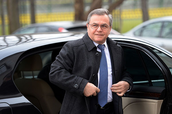 Арбитр Спортивного арбитражного суда Владимир Шалаев перед началом заседания Исполкома Федерации хоккея России.