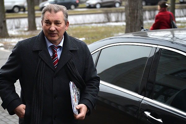 Президент Федерации хоккея России, член комитета Государственной Думы РФ по физической культуре, спорту и делам молодежи Владислав Третьяк перед началом заседания Исполкома Федерации хоккея России.