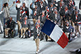 Представители Франции во время парада атлетов и членов национальных делегаций на церемонии открытия XI зимних Паралимпийских игр в Сочи.