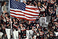 Представители США во время парада атлетов и членов национальных делегаций на церемонии открытия XI зимних Паралимпийских игр в Сочи.