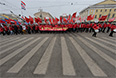 По данным пресс-службы ГУ МВД России по Москве, на шествие "В поддержку Крыма и против фашизма" собралось порядка 15 тысяч человек.