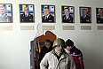Активисты крымской самообороны в штабе ВМС Украины в Севастополе.