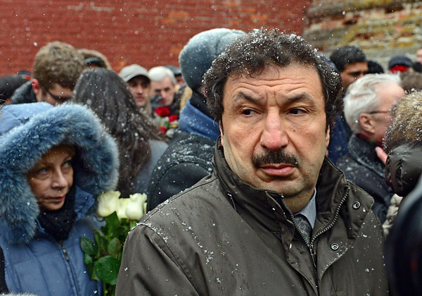 Ректор Российской академии народного хозяйства и государственной службы при президенте РФ Владимир Мау во время церемонии прощания с экс-министром и бывшим сенатором Александром Починком на Новодевичьем кладбище в Москве.