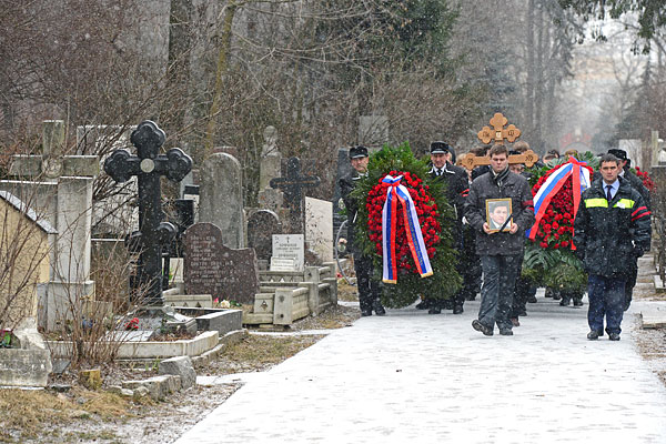 Прощание с экс-министром и бывшим сенатором Александром Починком на Новодевичьем кладбище в Москве.