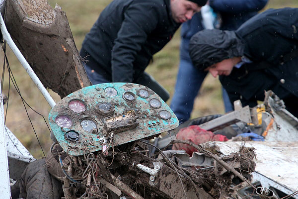 По данным следствия, около 12:50 поступило сообщение о падении двухместного самолета "Синтал", принадлежащего правительству Калининградской области и находящегося в аренде у некоммерческого клуба "Гвардейский", вылетевшего с аэродрома "Борское" в Гвардейском районе.